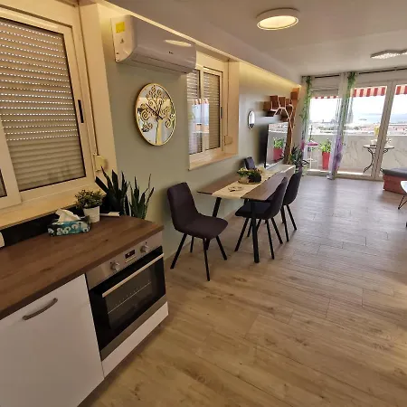 Ida - Royal View Apartment *